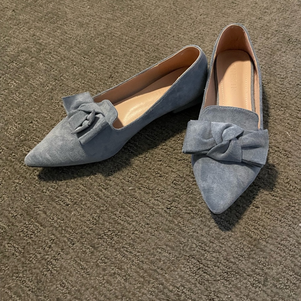 Blue pointy shoes